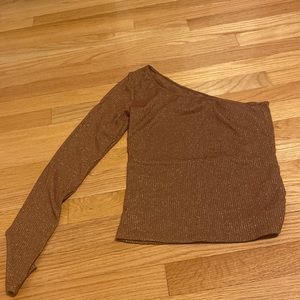 One shoulder top with sparkles from Aeropostle